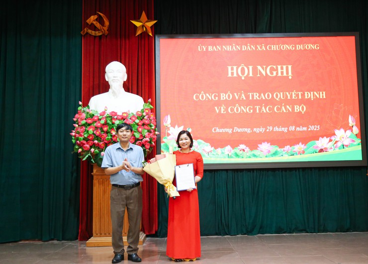 Hội nghị Công bố và trao Quyết định về công tác cán bộ - Tổng kết năm học 2024 – 2025; triển khai phương hướng nhiệm vụ năm học 2025-2026- Ảnh 1.