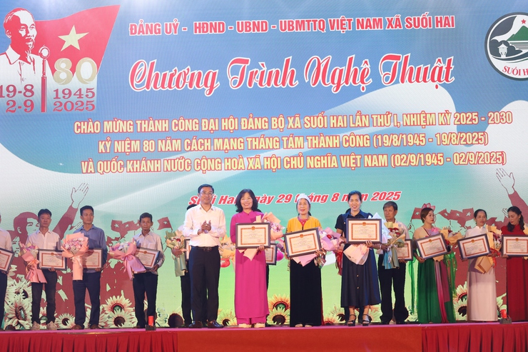 Sôi nổi chương trình nghệ thuật chào mừng Kỷ niệm 80 năm Quốc khánh 2/9- Ảnh 4.