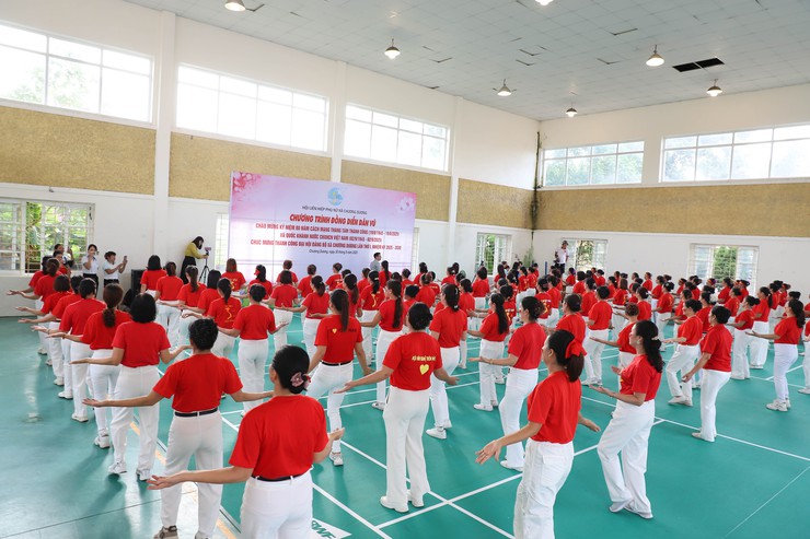 Xã Chương Dương: Gần 150 cán bộ, hội viên phụ nữ tham gia đồng diễn dân vũ chào mừng Quốc khánh 2/9- Ảnh 3.
