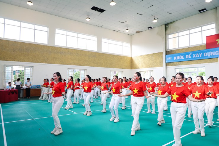 Xã Chương Dương: Gần 150 cán bộ, hội viên phụ nữ tham gia đồng diễn dân vũ chào mừng Quốc khánh 2/9- Ảnh 4.