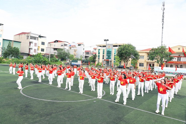 Xã Chương Dương: Gần 150 cán bộ, hội viên phụ nữ tham gia đồng diễn dân vũ chào mừng Quốc khánh 2/9- Ảnh 6.
