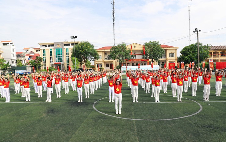 Xã Chương Dương: Gần 150 cán bộ, hội viên phụ nữ tham gia đồng diễn dân vũ chào mừng Quốc khánh 2/9- Ảnh 7.