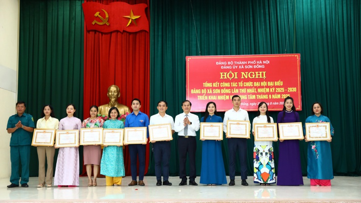 Sơn Đồng: 20 tập thể, 48 cá nhân được khen thưởng trong công tác tổ chức Đại hội Đại biểu Đảng bộ xã lần thứ I, nhiệm kỳ 2025 -2030 và triển khai nhiệm vụ trọng tâm tháng 9- Ảnh 12.