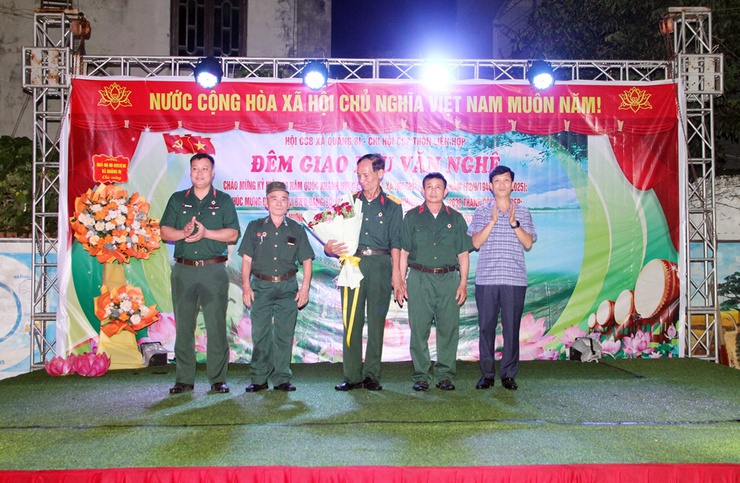 Chi hội Cựu chiến binh thôn Liên Hợp tổ chức Đên giao lưu văn nghệ quần chúng chào mừng kỷ niệm 80 năm Cách mạng tháng Tám và Quốc khánh 2/9.- Ảnh 2.