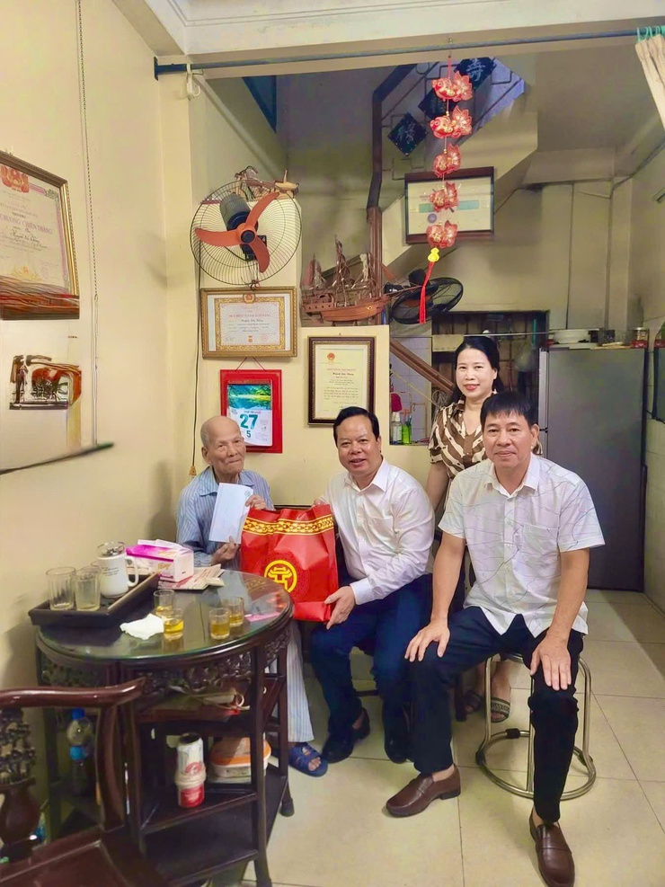 PHƯỜNG VĂN MIẾU – QUỐC TỬ GIÁM TRI ÂN NGƯỜI CÓ CÔNG VỚI CÁCH MẠNG NHÂN KỶ NIỆM 80 NĂM QUỐC KHÁNH NƯỚC CỘNG HÒA XÃ HỘI CHỦ NGHĨA VIỆT NAM (02/9/1945 – 02/9/2025)- Ảnh 1.