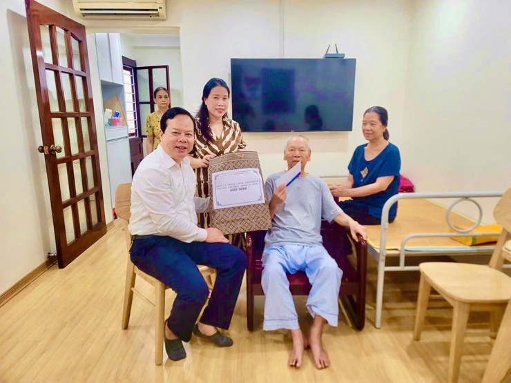 PHƯỜNG VĂN MIẾU – QUỐC TỬ GIÁM TRI ÂN NGƯỜI CÓ CÔNG VỚI CÁCH MẠNG NHÂN KỶ NIỆM 80 NĂM QUỐC KHÁNH NƯỚC CỘNG HÒA XÃ HỘI CHỦ NGHĨA VIỆT NAM (02/9/1945 – 02/9/2025)- Ảnh 2.