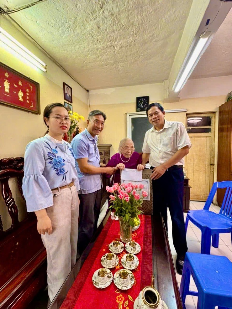 PHƯỜNG VĂN MIẾU – QUỐC TỬ GIÁM TRI ÂN NGƯỜI CÓ CÔNG VỚI CÁCH MẠNG NHÂN KỶ NIỆM 80 NĂM QUỐC KHÁNH NƯỚC CỘNG HÒA XÃ HỘI CHỦ NGHĨA VIỆT NAM (02/9/1945 – 02/9/2025)- Ảnh 4.