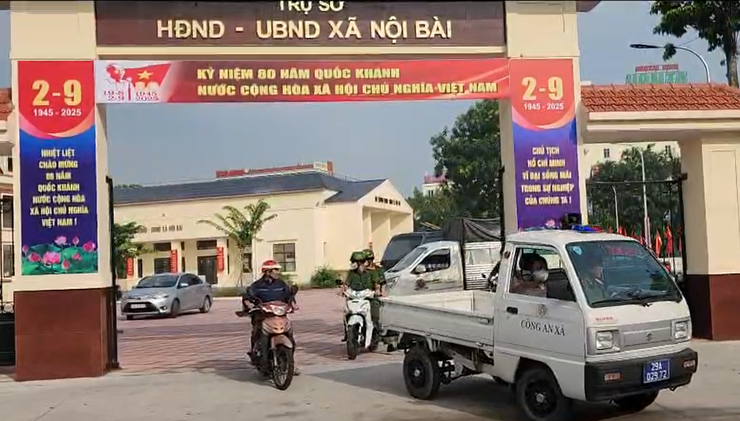 BAN CHỈ ĐẠO 197 XÃ NỘI BÀI RA QUÂN ĐẢM BẢO TRẬT TỰ AN TOÀN GIAO THÔNG, TRẬT TỰ CÔNG CỘNG- Ảnh 2.