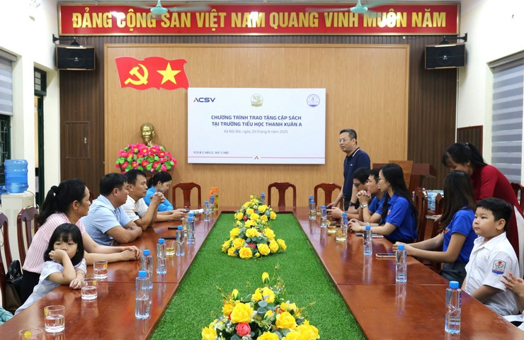 Trao 330 suất quà cho học sinh lớp 1 trường Tiểu học Thanh Xuân A và trường Tiểu học Thanh Xuân B- Ảnh 2.