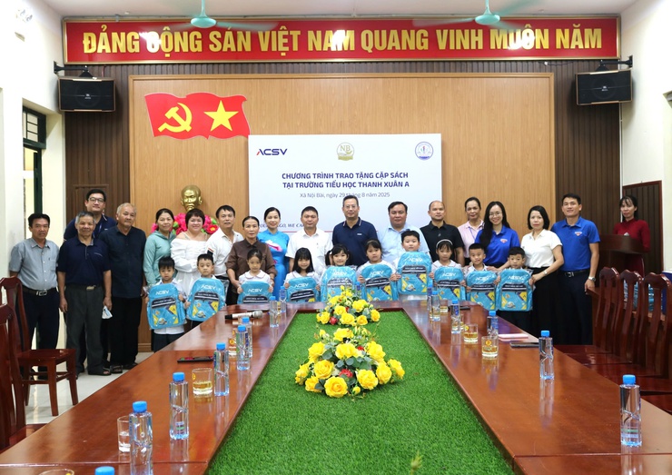 Trao 330 suất quà cho học sinh lớp 1 trường Tiểu học Thanh Xuân A và trường Tiểu học Thanh Xuân B- Ảnh 4.
