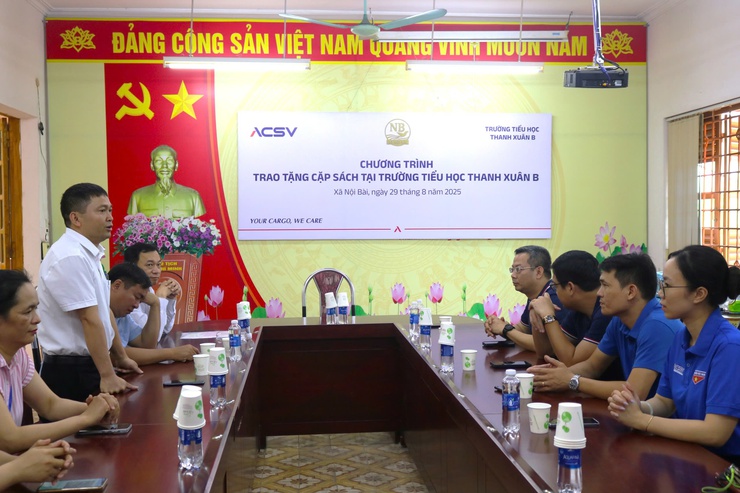 Trao 330 suất quà cho học sinh lớp 1 trường Tiểu học Thanh Xuân A và trường Tiểu học Thanh Xuân B- Ảnh 7.