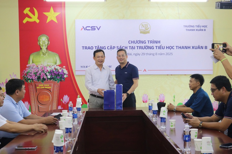 Trao 330 suất quà cho học sinh lớp 1 trường Tiểu học Thanh Xuân A và trường Tiểu học Thanh Xuân B- Ảnh 10.