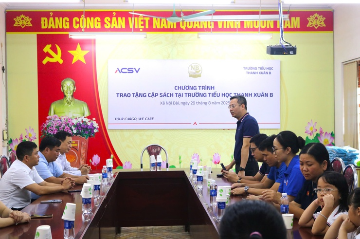 Trao 330 suất quà cho học sinh lớp 1 trường Tiểu học Thanh Xuân A và trường Tiểu học Thanh Xuân B- Ảnh 8.