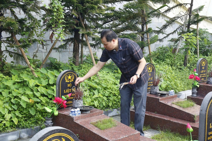 Đảng ủy phường Hà Đông dâng hương, dâng hoa tưởng niệm các anh hùng liệt sỹ nhân dịp kỷ niệm 80 năm Quốc khánh 2/9- Ảnh 9.