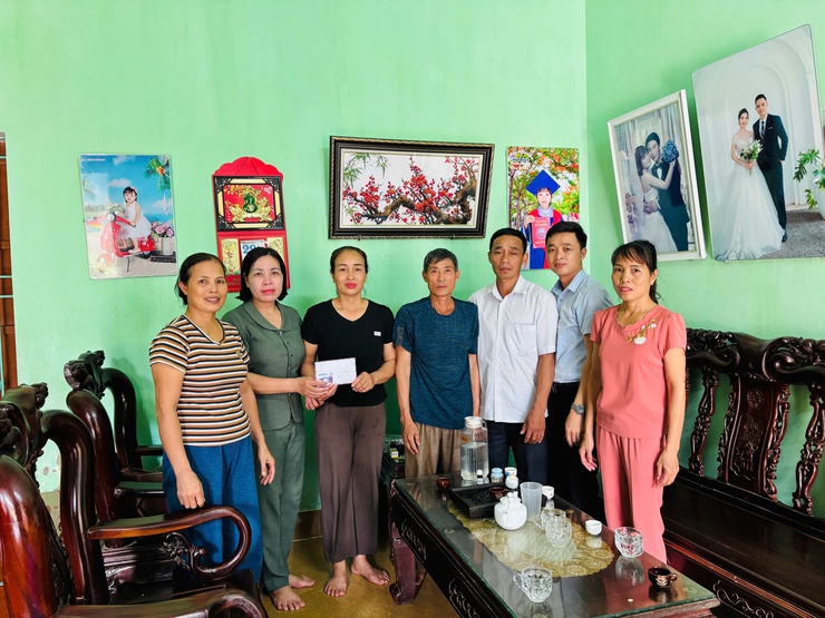 Thành Phố tặng quà hội viên, đoàn viên hoàn cảnh đặc biệt khó khăn tại xã Thanh Oai- Ảnh 4.