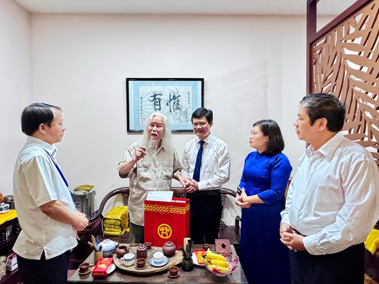 PHƯỜNG VĂN MIẾU – QUỐC TỬ GIÁM TRI ÂN NGƯỜI CÓ CÔNG VỚI CÁCH MẠNG NHÂN KỶ NIỆM 80 NĂM QUỐC KHÁNH NƯỚC CỘNG HÒA XÃ HỘI CHỦ NGHĨA VIỆT NAM (02/9/1945 – 02/9/2025)- Ảnh 6.