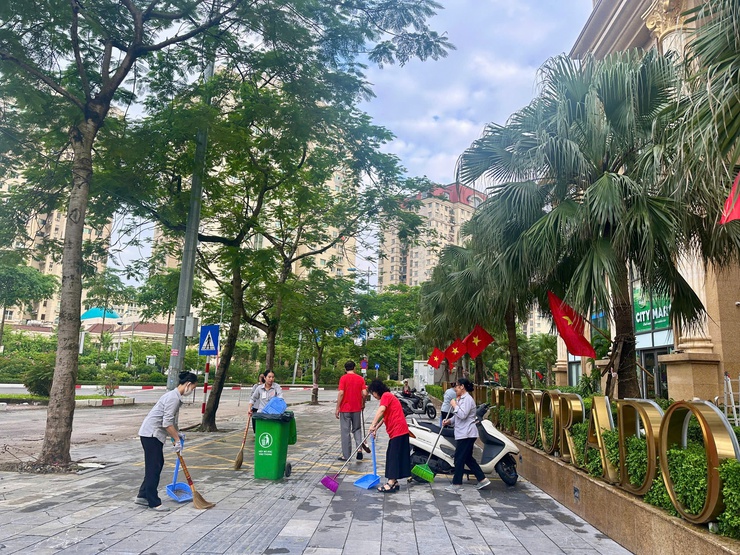 Thông báo điều chỉnh thời gian thu gom rác phục vụ lễ kỷ niệm 80 năm Cách mạng Tháng Tám và Quốc khánh 2/9- Ảnh 1.