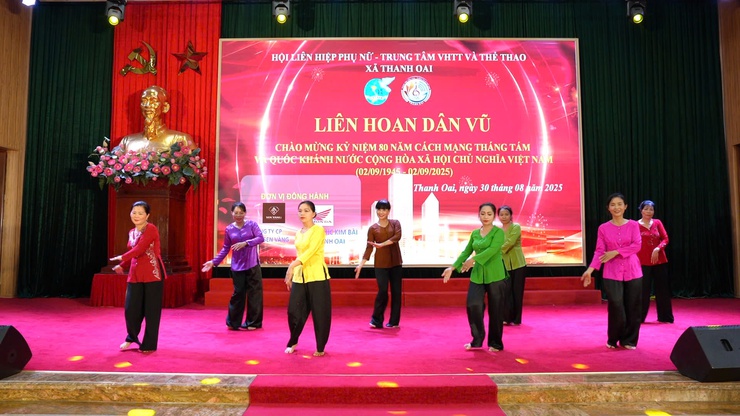 Rộn ràng Liên hoan Dân vũ "Vũ điệu tự hào" – Mừng 80 năm Quốc khánh Việt Nam- Ảnh 9.