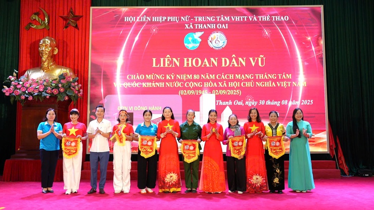 Rộn ràng Liên hoan Dân vũ "Vũ điệu tự hào" – Mừng 80 năm Quốc khánh Việt Nam- Ảnh 4.