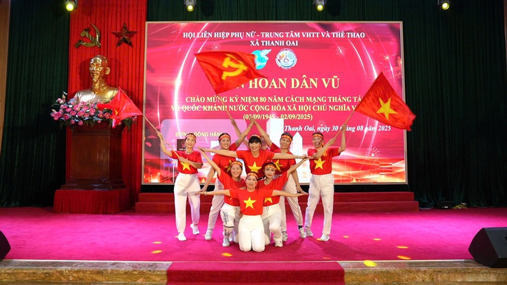 Rộn ràng Liên hoan Dân vũ "Vũ điệu tự hào" – Mừng 80 năm Quốc khánh Việt Nam- Ảnh 8.