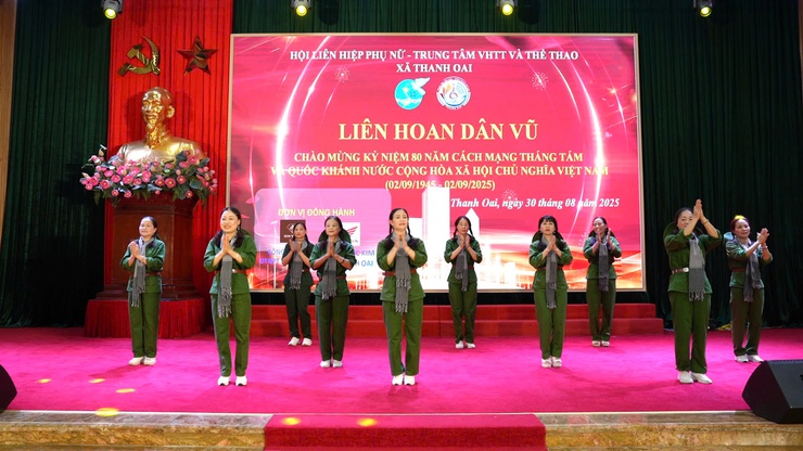 Rộn ràng Liên hoan Dân vũ "Vũ điệu tự hào" – Mừng 80 năm Quốc khánh Việt Nam- Ảnh 7.