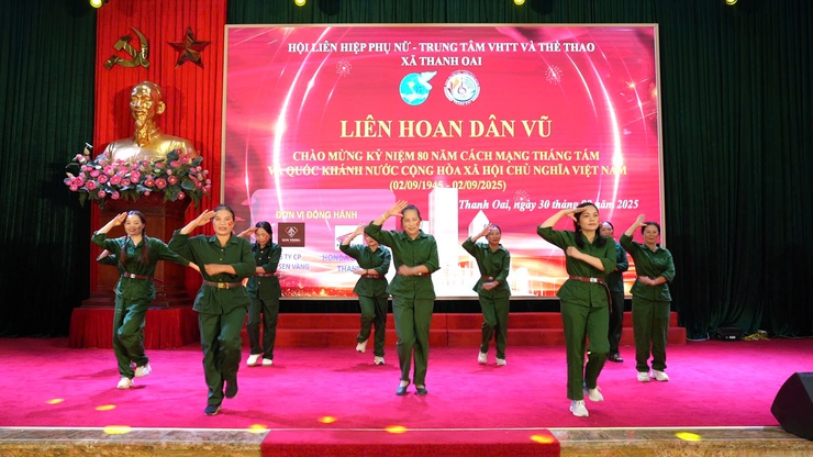 Rộn ràng Liên hoan Dân vũ "Vũ điệu tự hào" – Mừng 80 năm Quốc khánh Việt Nam- Ảnh 10.