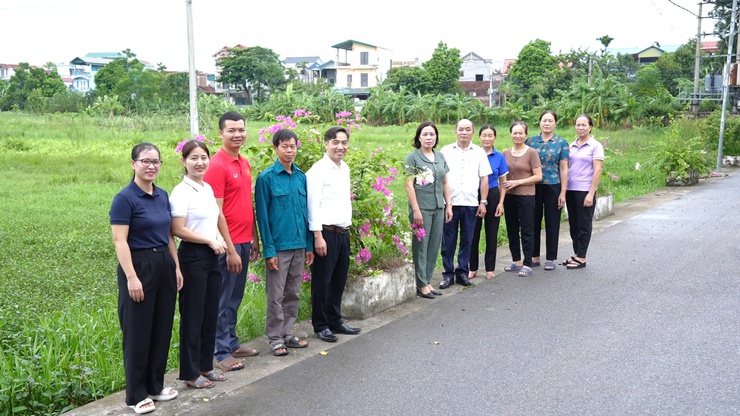 Hội Nông dân xã Thanh Oai: Gắn biển 3 đoạn đường cây, hoa tự quản- Ảnh 4.