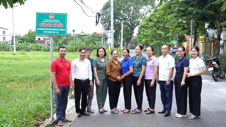 Hội Nông dân xã Thanh Oai: Gắn biển 3 đoạn đường cây, hoa tự quản- Ảnh 3.
