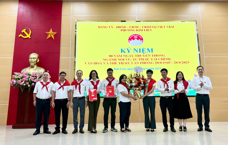 Phường Kim Liên: Gặp mặt kỷ niệm các ngày truyền thống ngành, chào mừng Quốc khánh 2/9 và thành công Đại hội Đảng bộ lần thứ I- Ảnh 2.