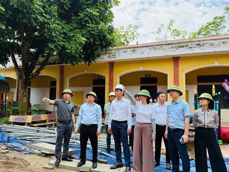 Lãnh đạo UBND xã kiểm tra cơ sở vật chất các trường học phục vụ năm học mới và công tác khắc phục hậu quả sau bão số 5 trên địa bàn- Ảnh 5.