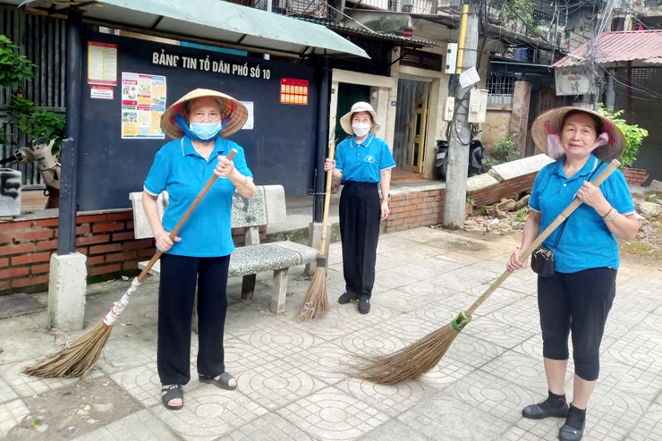 Phường Thanh Xuân tiếp tục ra quân tổng vệ sinh môi trường, diệt bọ gậy phòng chống sốt xuất huyết dịp kỷ niệm 80 năm Quốc khánh 2/9- Ảnh 1.