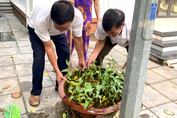 Phường Thanh Xuân tiếp tục ra quân tổng vệ sinh môi trường, diệt bọ gậy phòng chống sốt xuất huyết dịp kỷ niệm 80 năm Quốc khánh 2/9- Ảnh 10.
