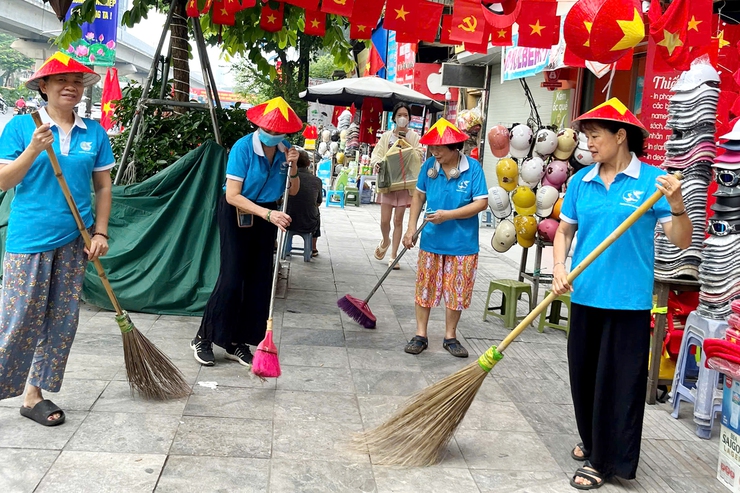 Phường Thanh Xuân tiếp tục ra quân tổng vệ sinh môi trường, diệt bọ gậy phòng chống sốt xuất huyết dịp kỷ niệm 80 năm Quốc khánh 2/9- Ảnh 3.