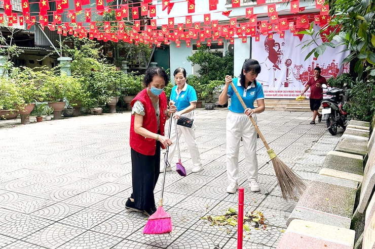 Phường Thanh Xuân tiếp tục ra quân tổng vệ sinh môi trường, diệt bọ gậy phòng chống sốt xuất huyết dịp kỷ niệm 80 năm Quốc khánh 2/9- Ảnh 7.