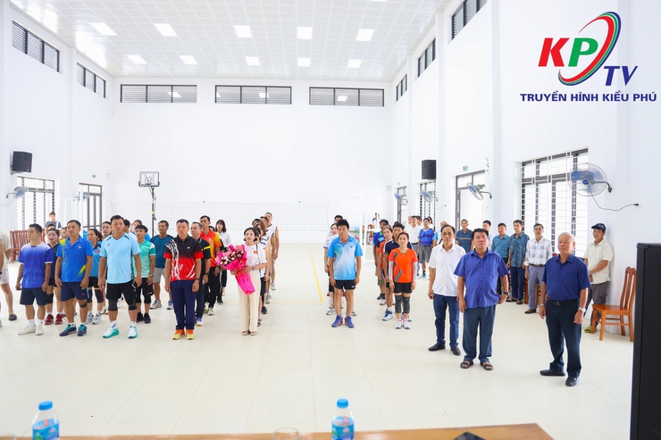 Xã Kiều Phú sôi nổi tham gia Giải bóng chuyền hơi nam, nữ. Chào mừng kỷ niệm 80 năm Cách mạng Tháng Tám thành công, Quốc khánh 2/9 và Thành công Đại hội đại biểu Đảng bộ xã lần thứ nhất.- Ảnh 1.
