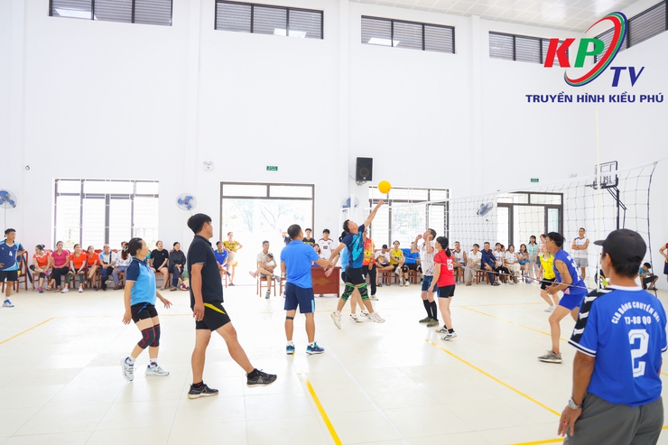 Xã Kiều Phú sôi nổi tham gia Giải bóng chuyền hơi nam, nữ. Chào mừng kỷ niệm 80 năm Cách mạng Tháng Tám thành công, Quốc khánh 2/9 và Thành công Đại hội đại biểu Đảng bộ xã lần thứ nhất.- Ảnh 5.