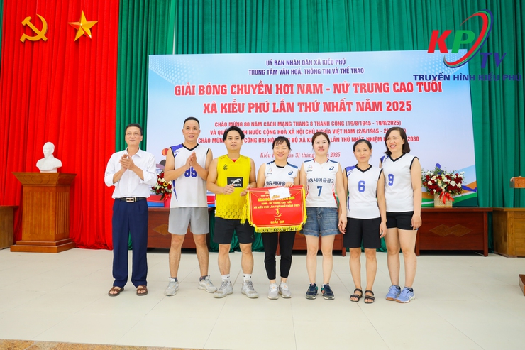 Xã Kiều Phú sôi nổi tham gia Giải bóng chuyền hơi nam, nữ. Chào mừng kỷ niệm 80 năm Cách mạng Tháng Tám thành công, Quốc khánh 2/9 và Thành công Đại hội đại biểu Đảng bộ xã lần thứ nhất.- Ảnh 12.