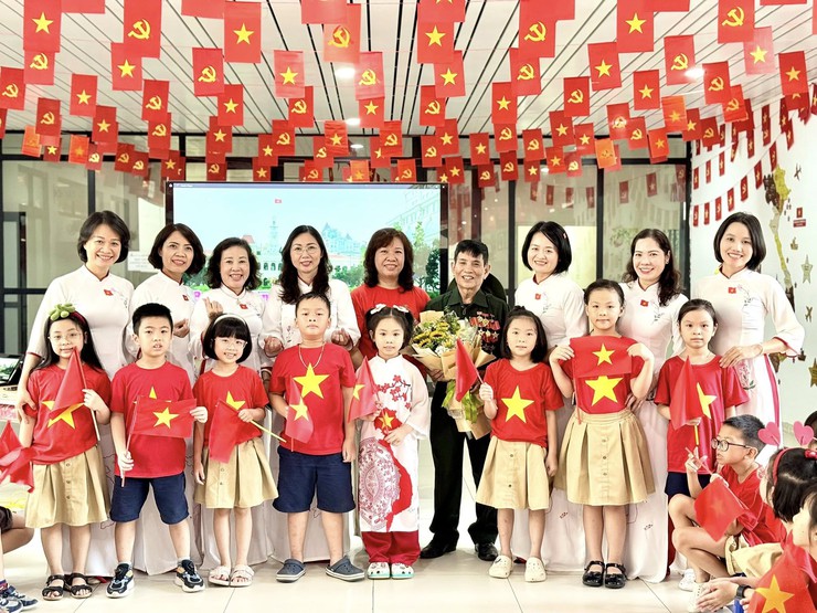 Học sinh khối 2 Tiểu học Đống Đa: Trải nghiệm ý nghĩa, nuôi dưỡng lòng tự hào dân tộc- Ảnh 5.