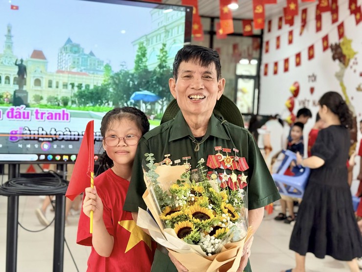 Học sinh khối 2 Tiểu học Đống Đa: Trải nghiệm ý nghĩa, nuôi dưỡng lòng tự hào dân tộc- Ảnh 6.