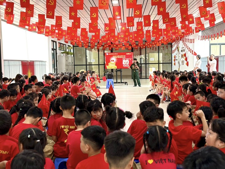 Học sinh khối 2 Tiểu học Đống Đa: Trải nghiệm ý nghĩa, nuôi dưỡng lòng tự hào dân tộc- Ảnh 2.