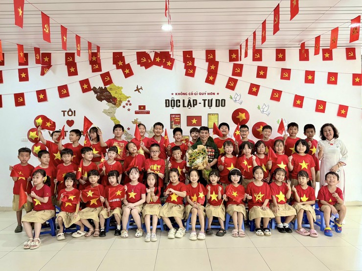 Học sinh khối 2 Tiểu học Đống Đa: Trải nghiệm ý nghĩa, nuôi dưỡng lòng tự hào dân tộc- Ảnh 11.