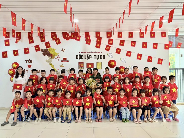 Học sinh khối 2 Tiểu học Đống Đa: Trải nghiệm ý nghĩa, nuôi dưỡng lòng tự hào dân tộc- Ảnh 7.