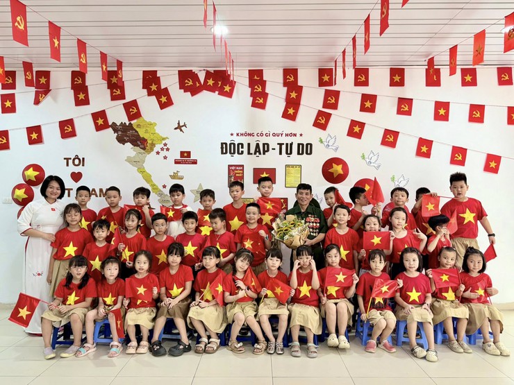 Học sinh khối 2 Tiểu học Đống Đa: Trải nghiệm ý nghĩa, nuôi dưỡng lòng tự hào dân tộc- Ảnh 9.