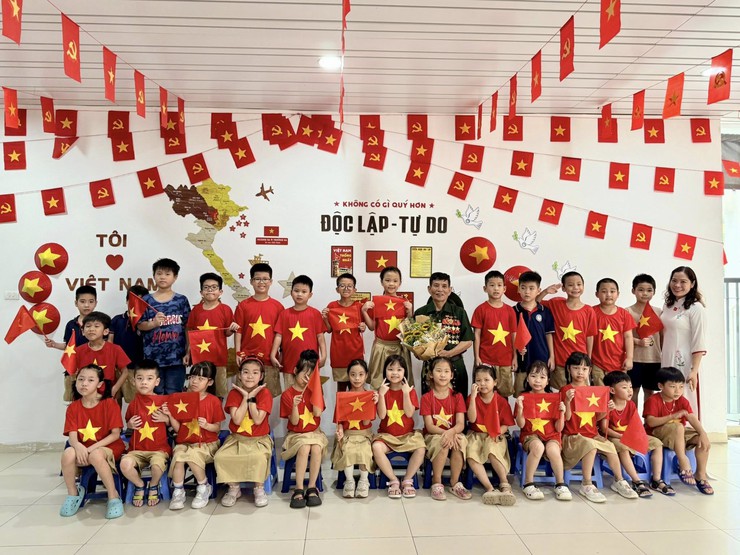 Học sinh khối 2 Tiểu học Đống Đa: Trải nghiệm ý nghĩa, nuôi dưỡng lòng tự hào dân tộc- Ảnh 8.
