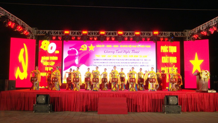 Chương trình nghệ thuật Phúc Thịnh: Khát vọng phát triển, vươn mình toả sáng- Ảnh 4.