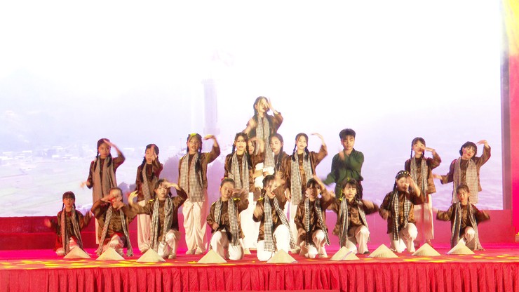 Chương trình nghệ thuật Phúc Thịnh: Khát vọng phát triển, vươn mình toả sáng- Ảnh 11.
