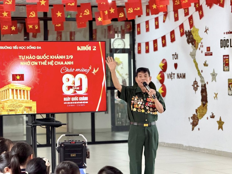 Học sinh khối 2 Tiểu học Đống Đa: Trải nghiệm ý nghĩa, nuôi dưỡng lòng tự hào dân tộc- Ảnh 4.