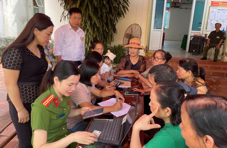 Phường Sơn Tây chi trả hơn 7,2 tỷ đồng tiền quà của Nhà nước đến toàn thể nhân dân nhân dịp Quốc khánh 2/9- Ảnh 4.