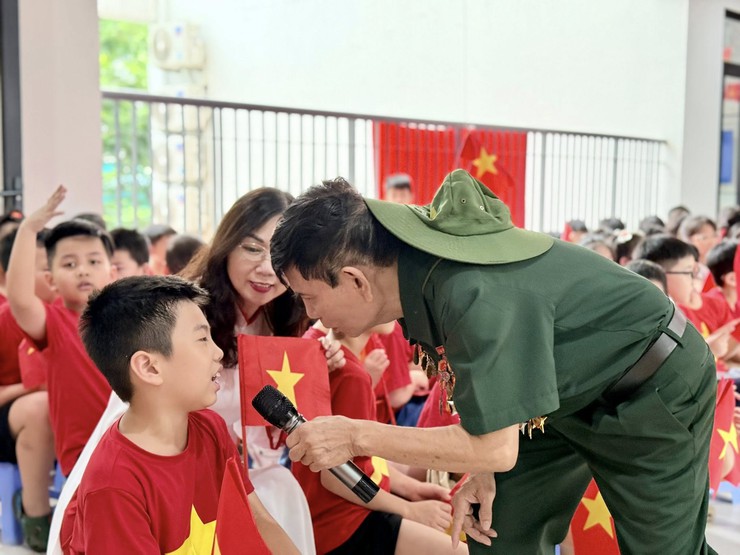 Học sinh khối 2 Tiểu học Đống Đa: Trải nghiệm ý nghĩa, nuôi dưỡng lòng tự hào dân tộc- Ảnh 15.