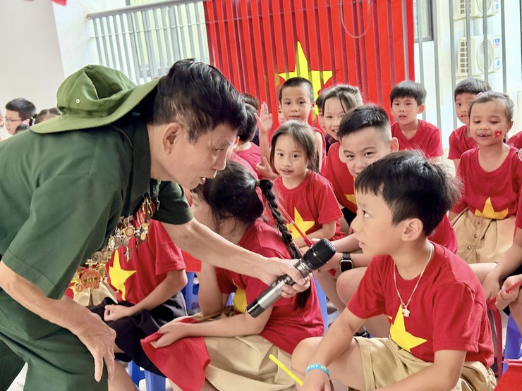 Học sinh khối 2 Tiểu học Đống Đa: Trải nghiệm ý nghĩa, nuôi dưỡng lòng tự hào dân tộc- Ảnh 14.